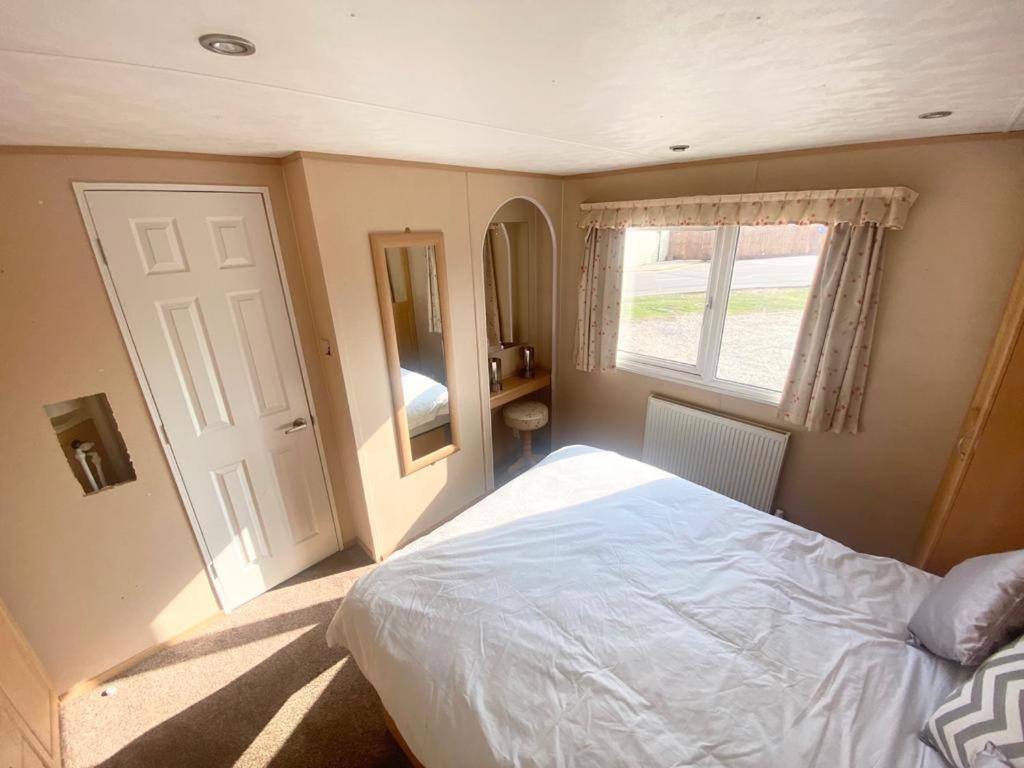 Luxury 2 Bedroom 2 Bathroom Caravan-Small Sofa 1 Pers Saint Osyth Exterior photo